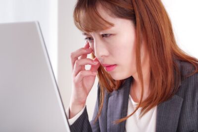 黒い糸くずやゴミが見える飛蚊症に用心を！のアイキャッチ画像