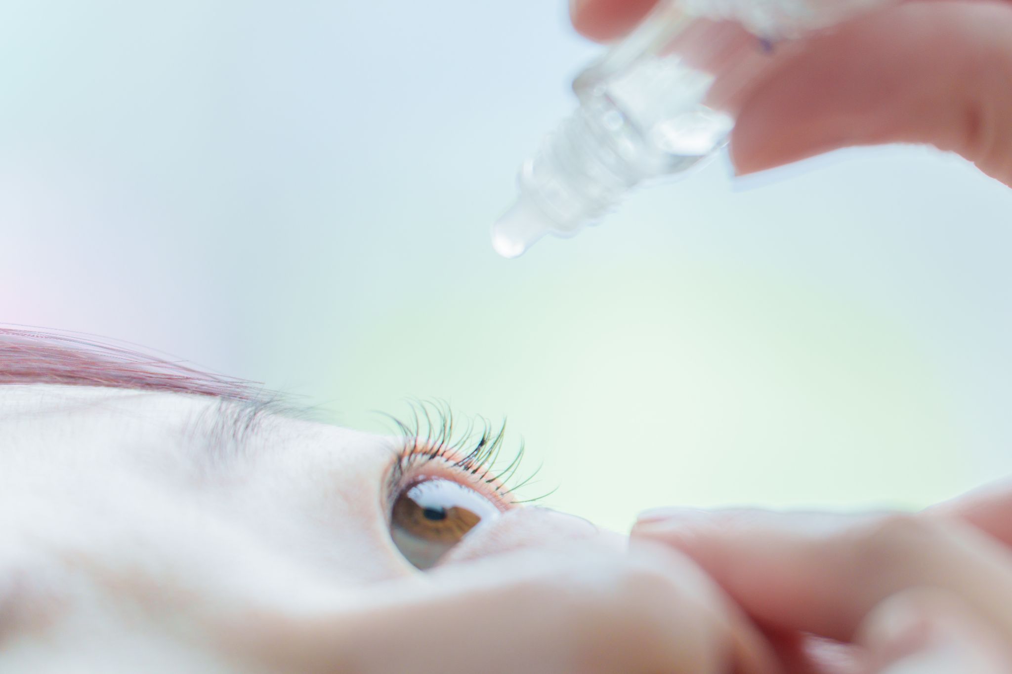 白内障の目薬で視力は戻る?点眼薬の役割と手術を考えるタイミング